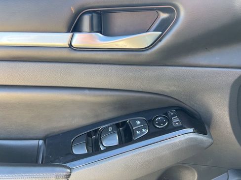 Used 2023 Nissan Altima 2.5 SV FWD image 12