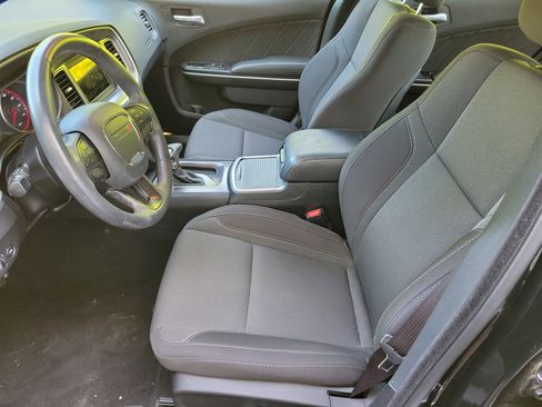 Used 2019 Dodge Charger SXT RWD image 9