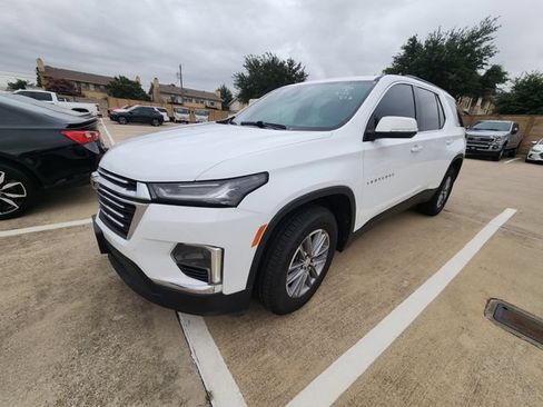 Used 2023 Chevrolet Traverse LT FWD image 3