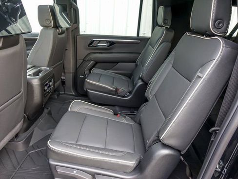 New 2026 Chevrolet Suburban Premier AWD/4WD image 19