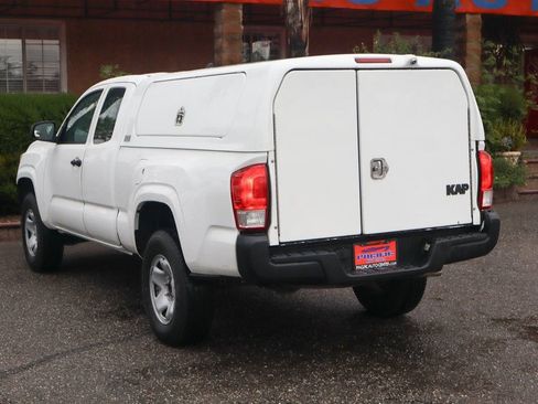 Used 2016 Toyota Tacoma SR image 6