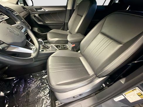 Used 2023 Volkswagen Tiguan SE FWD image 11