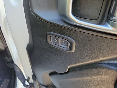 Used 2020 Jeep Wrangler Sport AWD/4WD image 9