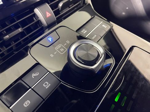 Certified 2025 Toyota bZ4X FWD image 22