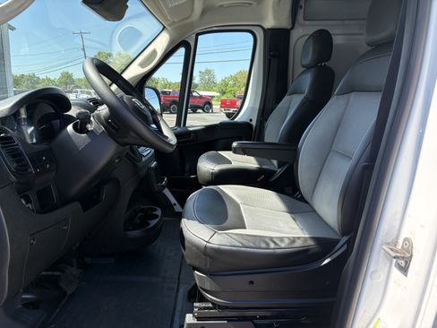 Used 2025 RAM ProMaster 2500 w/ Convenience Group FWD image 12