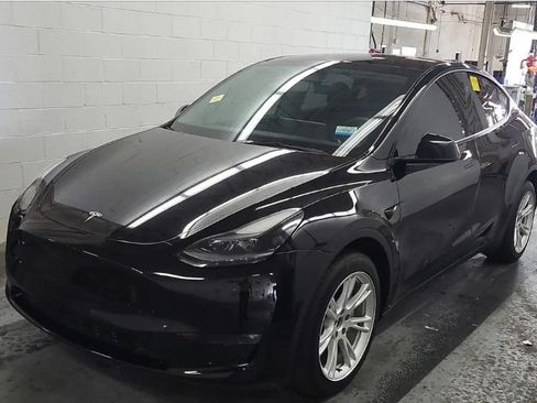 Used 2023 Tesla Model Y Long Range AWD/4WD image 1