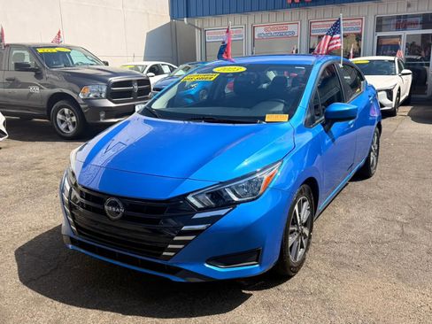 Used 2023 Nissan Versa SV image 4