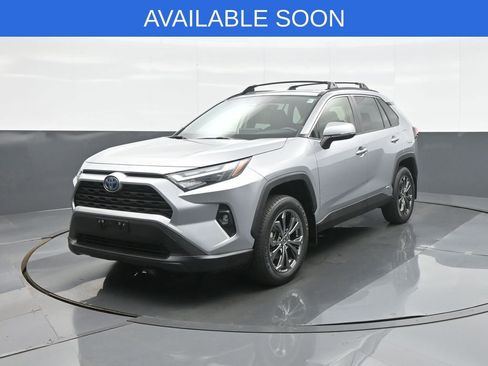 Used 2022 Toyota RAV4 XLE Premium AWD/4WD image 3