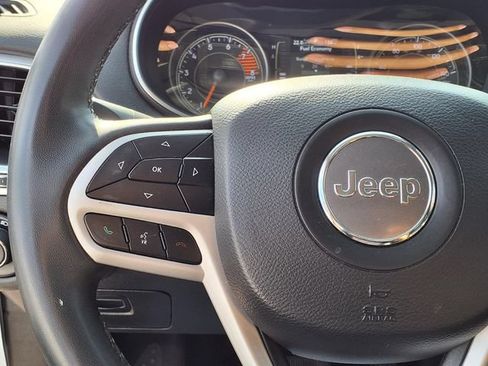Used 2022 Jeep Cherokee Latitude w/ Sun & Sound Group AWD/4WD image 6