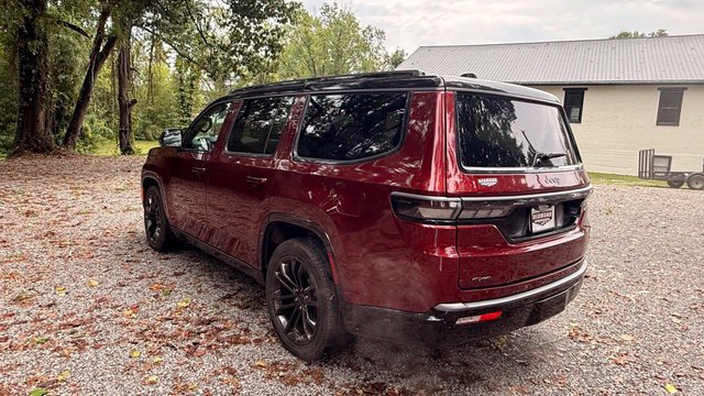 Used 2026 Jeep Grand Wagoneer Summit AWD/4WD image 8