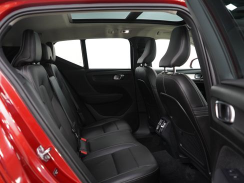 Used 2019 Volvo XC40 T5 Momentum AWD/4WD image 12