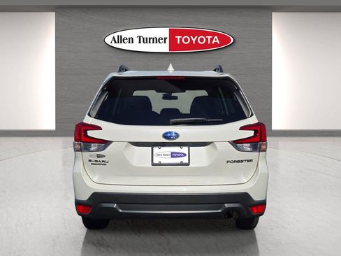 Used 2022 Subaru Forester Premium image 7