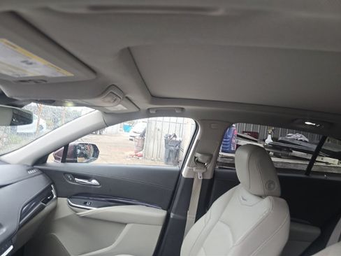 Used 2023 Cadillac XT4 Luxury w/ Cold Weather Package AWD/4WD image 10