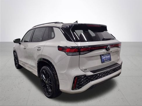 New 2025 Volkswagen Tiguan SE R-Line image 10