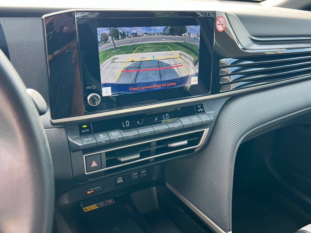 Used 2025 Toyota Camry SE FWD image 18