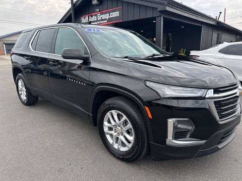 Used 2023 Chevrolet Traverse LS image 2