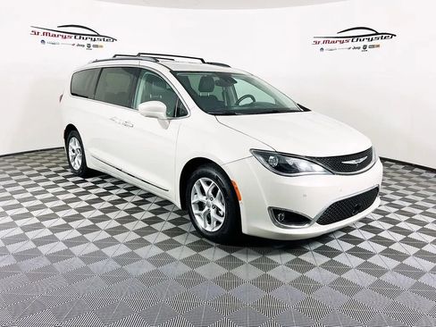 Used 2017 Chrysler Pacifica Touring-L Plus w/ Advanced Safetytec Group FWD image 1