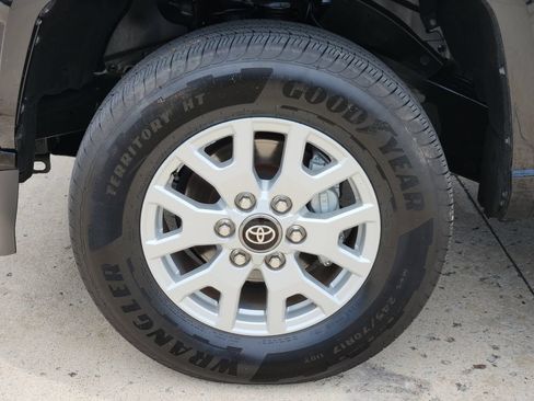 Used 2025 Toyota Tacoma SR5 w/ SR5 Upgrade Package AWD/4WD image 14