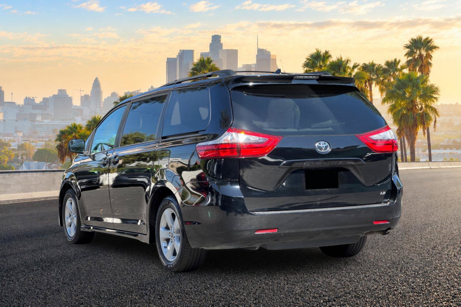 Used 2020 Toyota Sienna LE FWD image 6