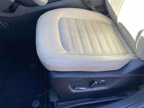 Certified 2019 Ford Edge SEL w/ Equipment Group 201A image 8