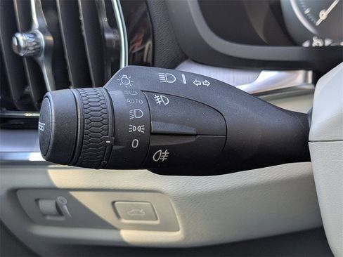 Used 2020 Volvo S60 T5 Momentum image 26