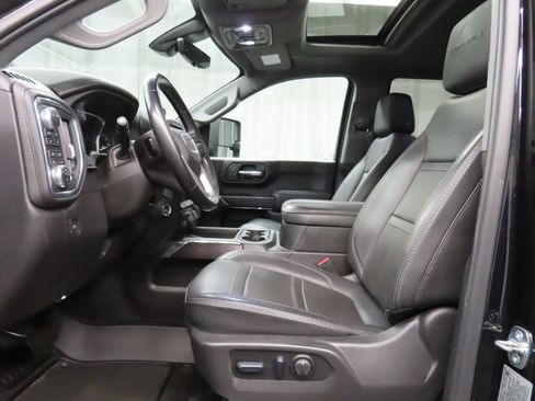 Used 2023 GMC Sierra 2500 Denali w/ Denali Black Diamond Edition AWD/4WD image 15