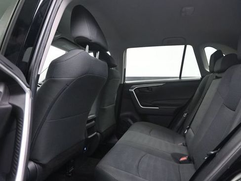 Used 2021 Toyota RAV4 LE FWD image 11