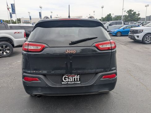 Used 2017 Jeep Cherokee Latitude w/ Comfort/Convenience Group AWD/4WD image 5