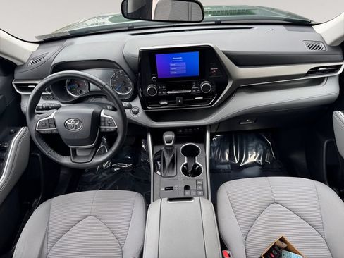 Used 2023 Toyota Highlander LE AWD/4WD image 10