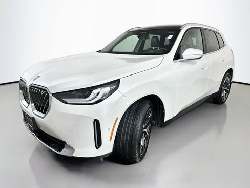 Used 2025 BMW X3 xDrive30i w/ Premium Package AWD/4WD image 3