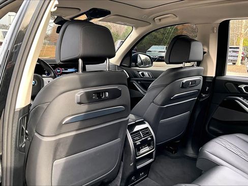 Used 2025 BMW X7 xDrive40i image 23