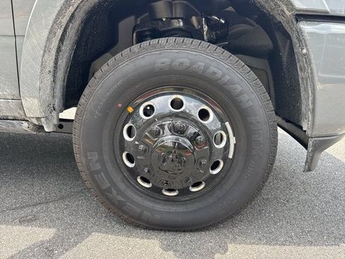 New 2026 RAM 3500 Limited AWD/4WD image 13