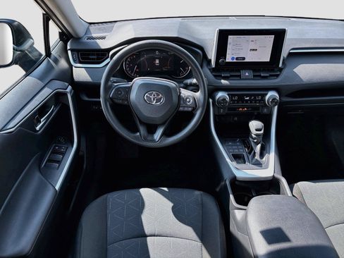 Used 2025 Toyota RAV4 XLE AWD/4WD image 2