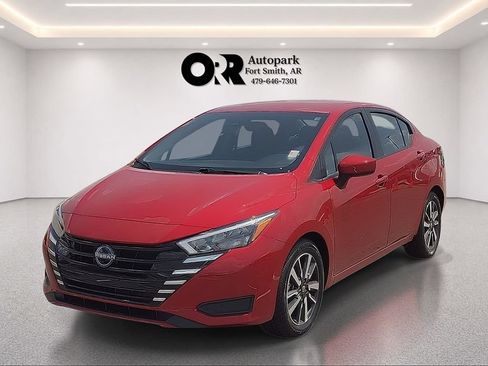 Used 2025 Nissan Versa SV FWD image 2