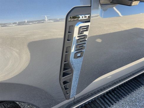Used 2025 Ford F250 XLT image 41
