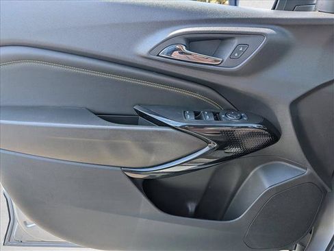 Used 2025 Chevrolet Trax LT FWD image 10