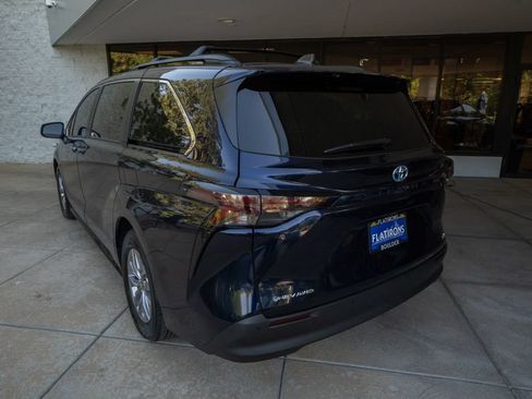 Used 2025 Toyota Sienna XLE w/ XLE Plus Package AWD/4WD image 5