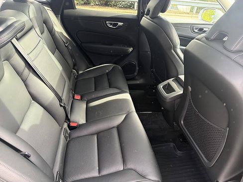 Used 2019 Volvo XC60 T5 Momentum w/ Multimedia Package FWD image 20