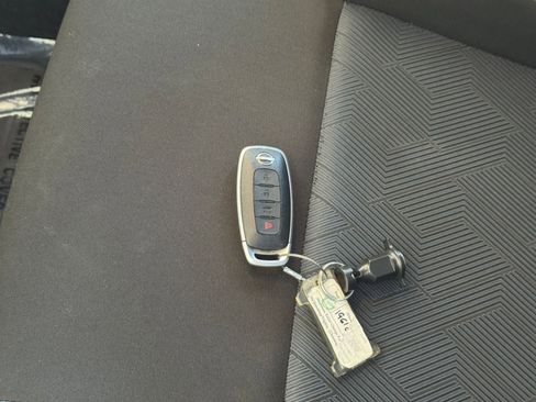 Used 2025 Nissan Versa SV image 21