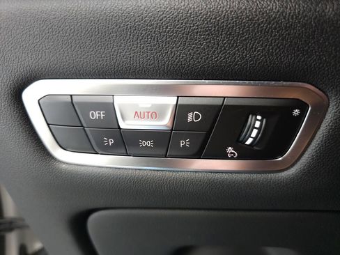 Used 2023 BMW X7 xDrive40i w/ M Sport Package AWD/4WD image 9