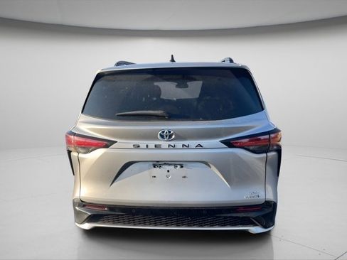 Used 2021 Toyota Sienna XSE image 12