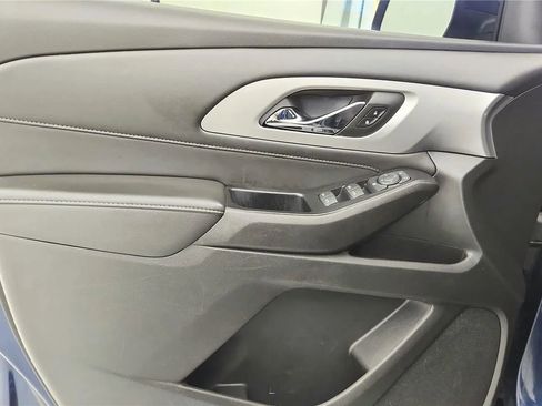 Used 2023 Chevrolet Traverse LT FWD image 26