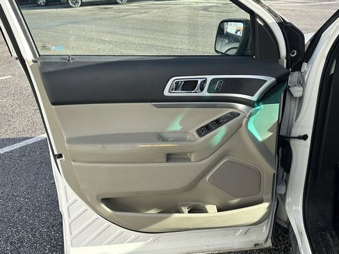 Used 2015 Ford Explorer XLT w/ Equipment Group 202A image 12