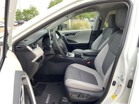 Used 2025 Toyota RAV4 XLE image 34