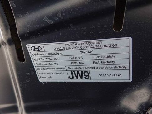 Used 2023 Genesis GV60 Advanced AWD/4WD image 28