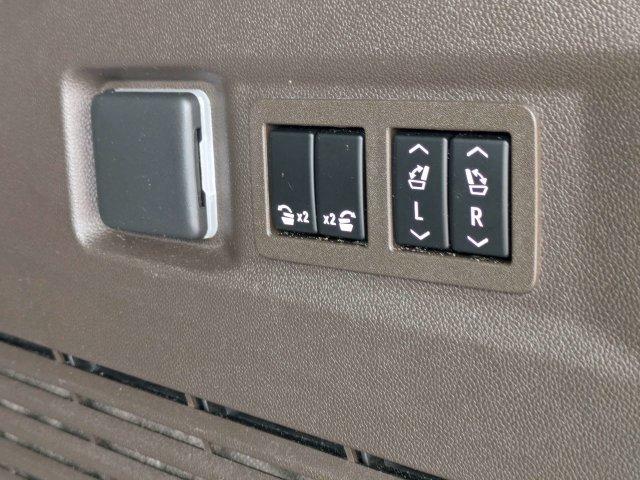 Used 2023 Chevrolet Tahoe LT w/ Luxury Package RWD image 15