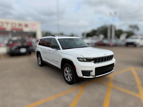 Used 2022 Jeep Grand Cherokee L Limited w/ Luxury Tech Group II AWD/4WD image 3