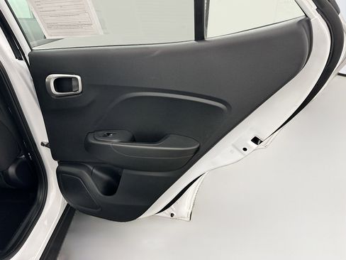 Used 2025 Hyundai Venue SEL FWD image 31
