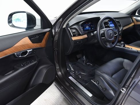 Used 2023 Volvo XC90 B6 Plus image 17