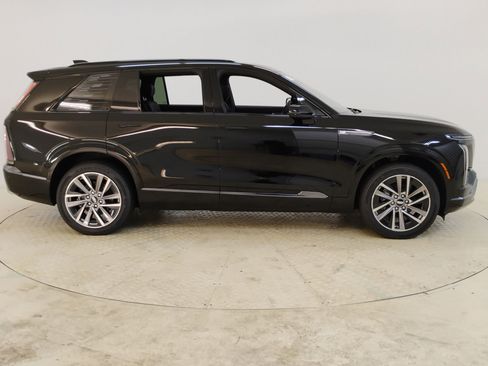 New 2026 Cadillac Vistiq Sport w/ LPO, Floor Liner Package image 8